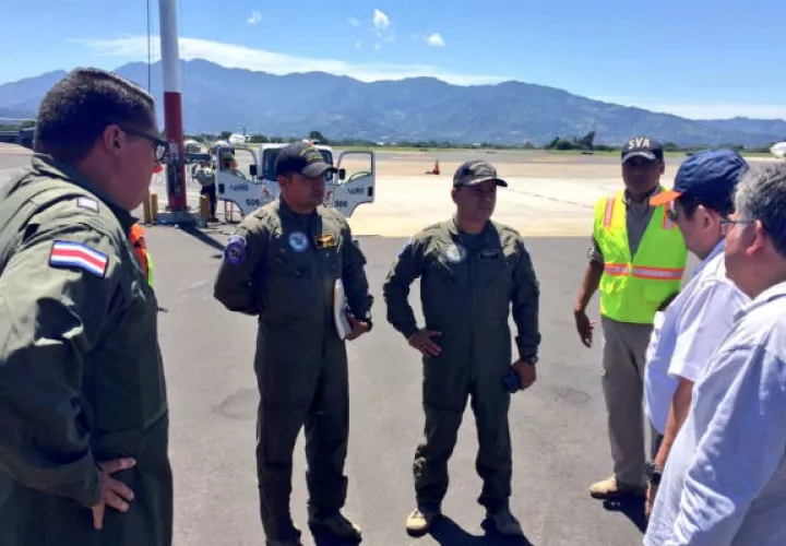 Se reportan 215 sitios en carreteras afectados por deslizamientos.