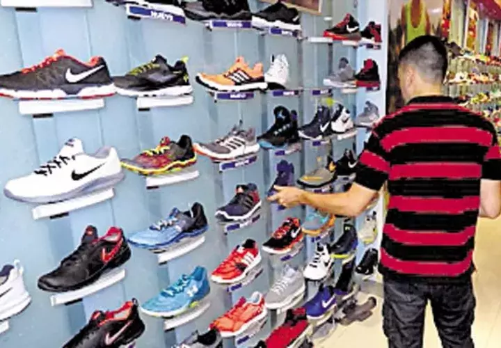 Tiendas buscan salir del inventario con las compras navideñas