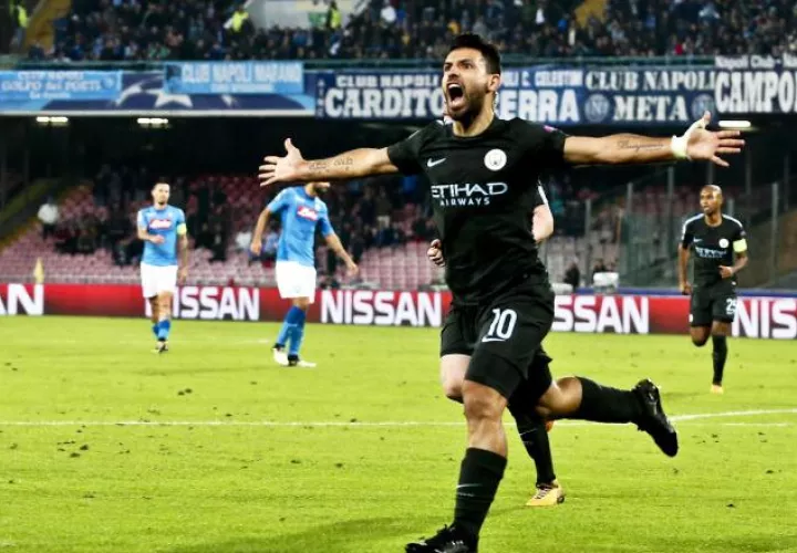 Sergio Agüero celebra su tanto ante el equipo italiano. /Foto EFE