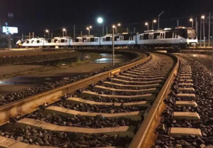 El metro inició en abril de 2014, con trenes de tres vagones. /Foto Cortesía
