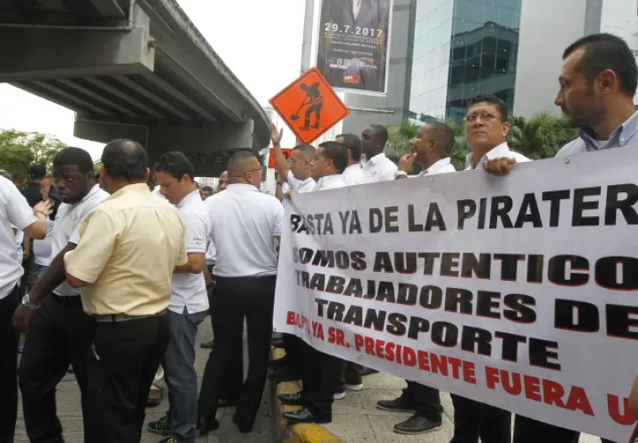 Siguen discrepancias por el decreto que regula a Uber. /Foto Archivo