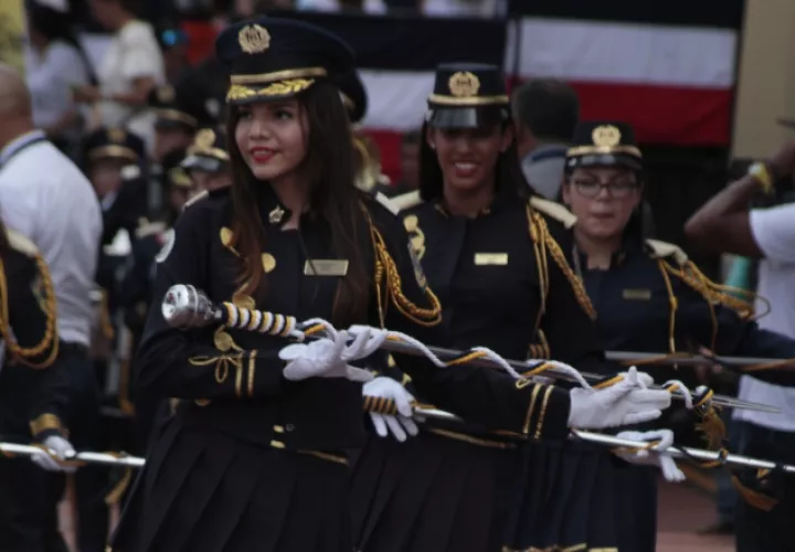 Estudiantes del colegio La Salle rindiendo homenaje a la patria. Víctor Arosemena 