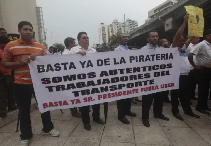 El decreto estable  el servicio de transporte de lujo ofrecidos a través de las TIC. /Foto Archivo