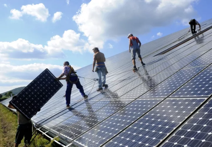 La planta contará con aproximadamente 21 mil 600 paneles fotovoltaicos. /Foto Archivo