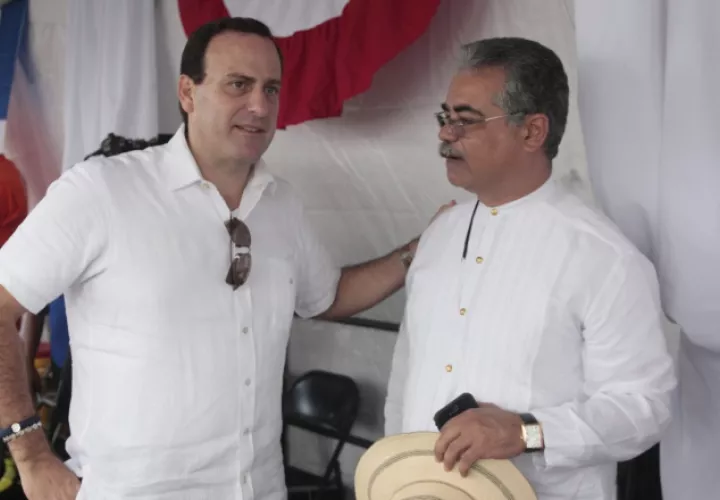 Riccardo Francolini  Víctor Arosemena