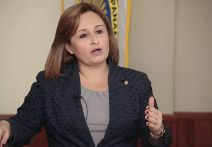 Sectores criticaron la relación de uno los defensores de la empresa con la procuradora Kenia Porcell. /Foto Archivo