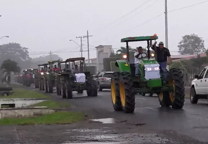 Los productores de arroz se encuentran en una situación desesperada por falta de pago.