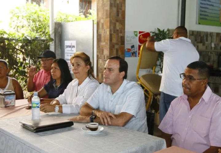 Francolini aprovechó su visita a Bocas del Toro para reunirse con convencionales y miembros de CD. /Foto Cortesía