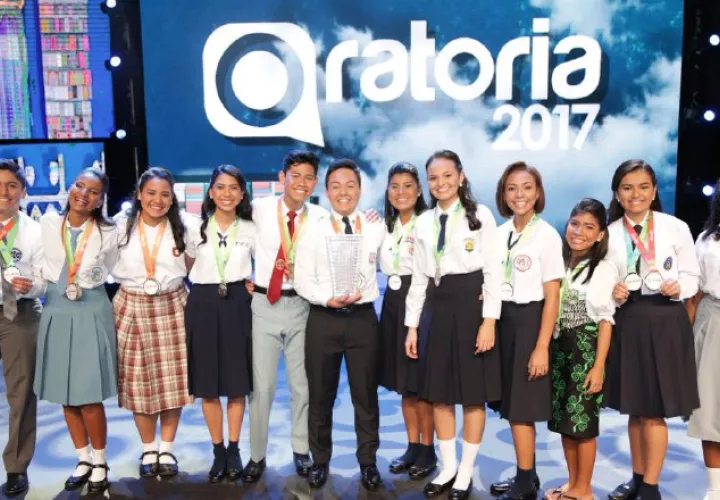 Jóvenes hablaron sobre el uso de la tecnología. /Foto Aurelio Herrera
