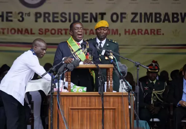 Emmerson Mnangagwa, durante su primer discurso presidencial. AP