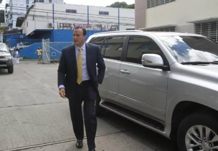 Francolini, a su llegada al Arzobispado, donde tuvo un encuentro con el arzobispo José D. Ulloa. /Foto Cortesía
