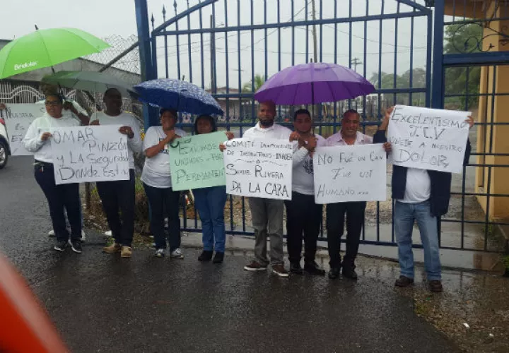Los manifestantes portaban pancartas. Fotos: Delfia Cortez. 