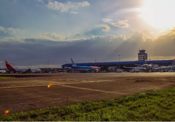 Tocumen, con 400 vuelos diarios, más de 80 destinos y un tráfico de pasajeros de 13,4 millones de personas en 2015, es una de las principales terminales de conexiones de Latinoamérica. Foto/Cortesía del Aeropuerto Internacional de Tocumen