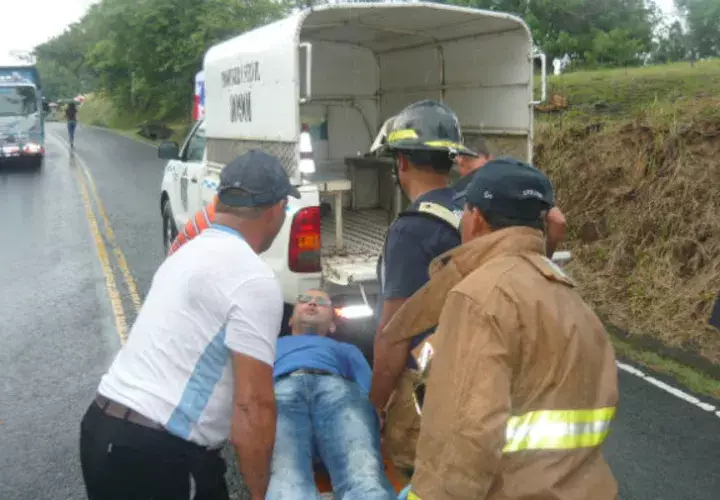 Traslado de pacientes. Fotos: Zenaida Vásquez. 