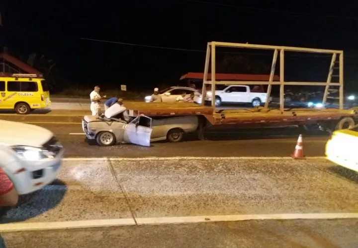 El auto pequeño quedó hecho añicos / Foto: Mirian Lasso.
