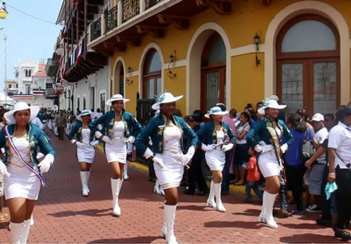 No se permitirá el consumo de productos de tabaco en la ruta del desfile