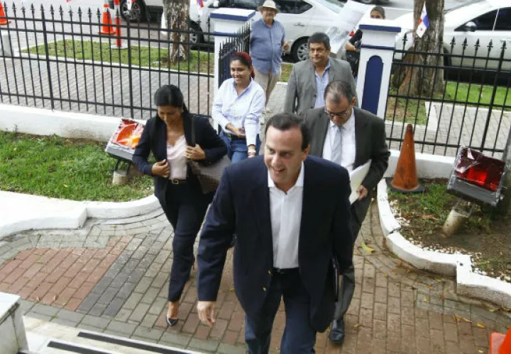 Francolini aspira a ser candidato presidencial por CD / Víctor Arosemena.