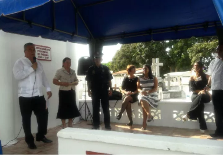 Romería en cementerio de La Chorrera. Foto: Eric Ariel Montenegro. 