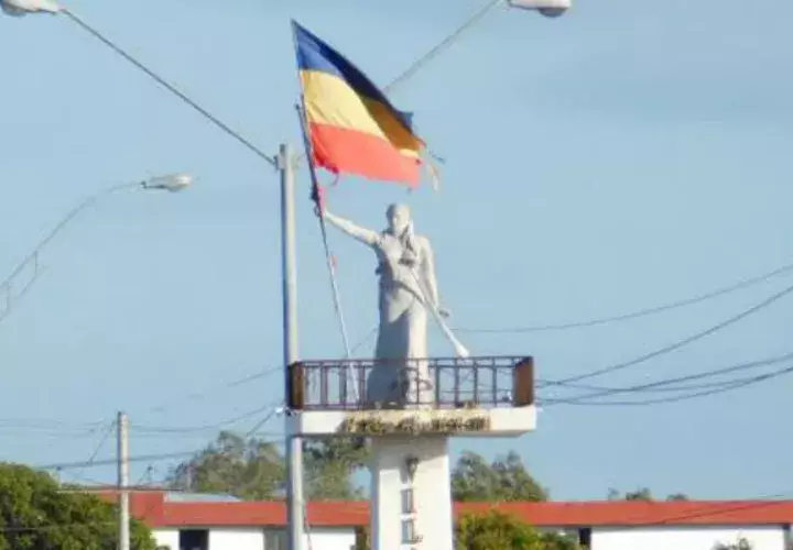Estatua de Rufina Alfaro en La Villa. Foto: Archivo.