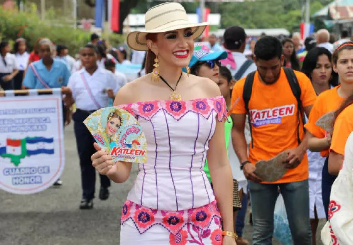 La joven diputada fue criticada por promover su figura en los desfiles.