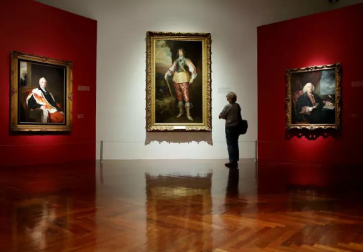 Exhibición de obras de artistas reconocidos internacionalmente