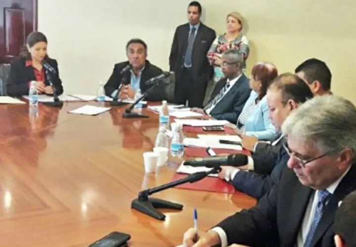 Aprueban en primer debate proyecto de Ley 215 sobre recompensa para denuncias de actos de corrupción.