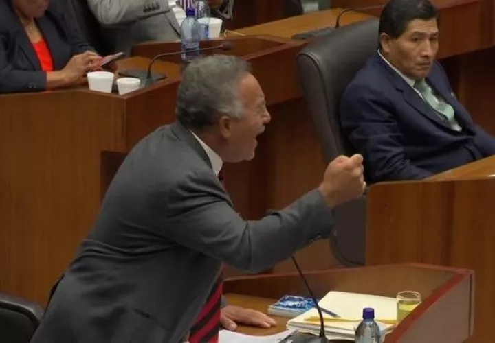 Santana fue nombrado en 2014, mismo año que su hija empezó a laborar en la ATTT. / Archivo.
