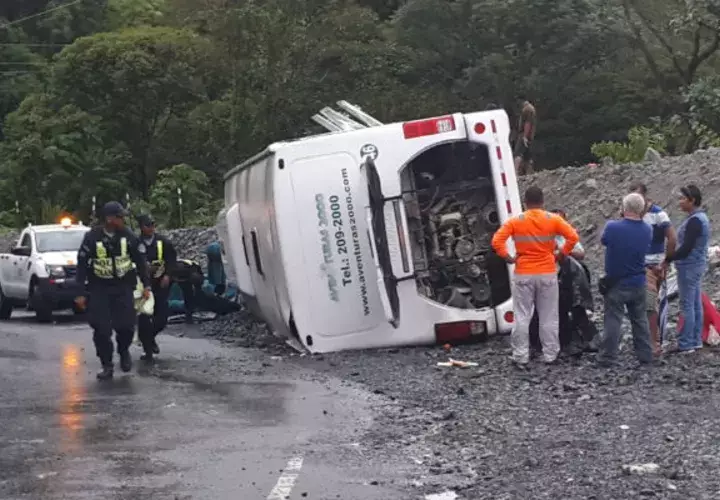 25 heridos dejó el reciente accidente del autobús de Aventuras Colón 2,000. Foto: Elena Valdez.