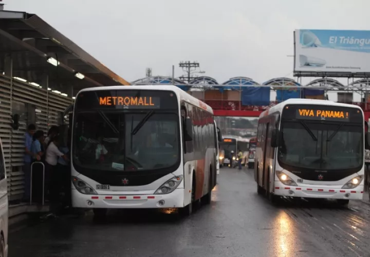 Según transportistas, el envío de estos buses afectará a los actuales conductores que manejan para las afueras de la provincia. Archivo