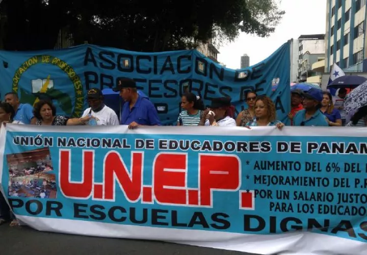 Los educadores realizaron una huelga en 2016 por el aumento. Archivo