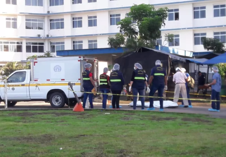 El cuerpo del infortunado fue abandonado en los estacionamientos del hospital regional de la Caja de Seguro Social (CSS). José Vásquez