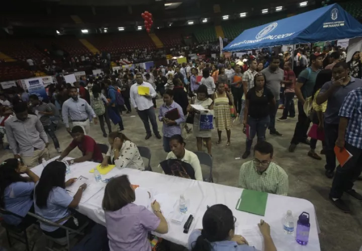 Los desempleados pasaron de 92,260 a 105,815 personas de agosto de 2015 a marzo de 2017. /Foto Epasa