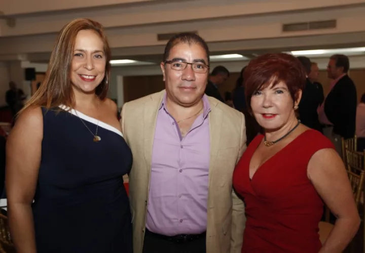 5. María Cristina Barroso, Sergio Bosso y Melva Guerra.