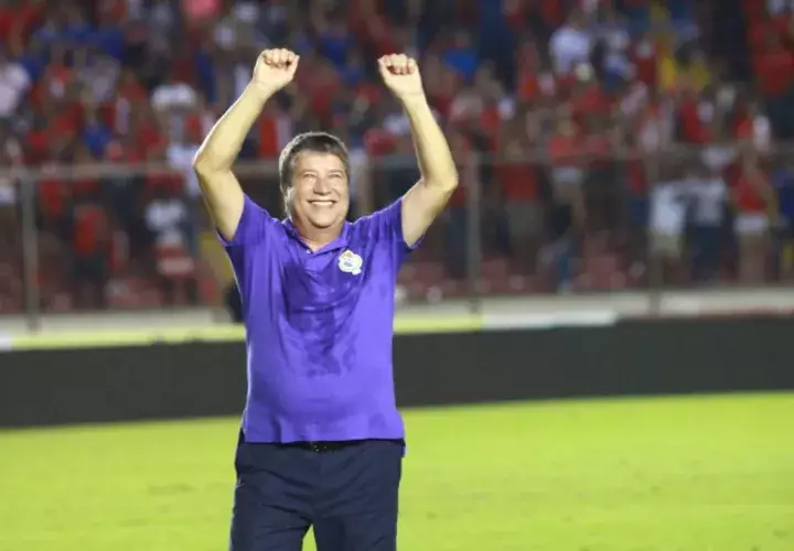 Hernán Darío "El Bolillo" Gómez hizo historia al clasificar su tercer país en una fase final a un mundial. /Foto Anayansi Gamez