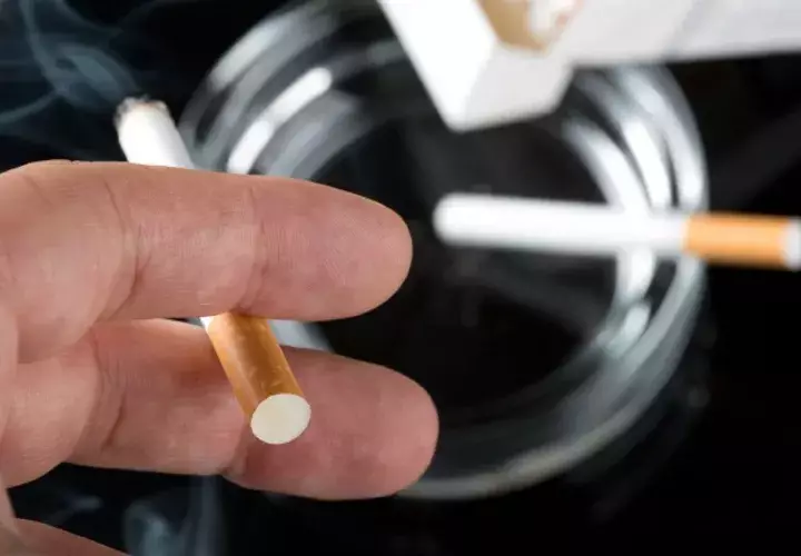 El proyecto de ley detalla que todos los paquetes de cigarrillos que se comercialicen tendrán un empaquetado sencillo. Archivo