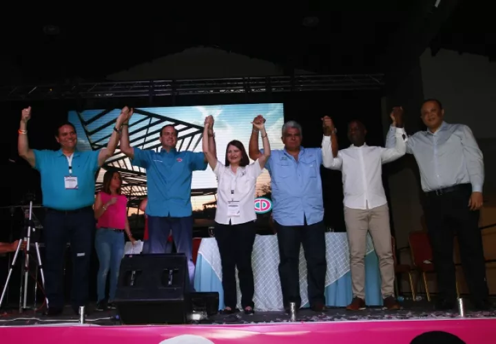 Altos directivos de Cambio Democrático se reunieron con convencionales ayer para consolidar la unidad del partido. /Foto Edward Santos