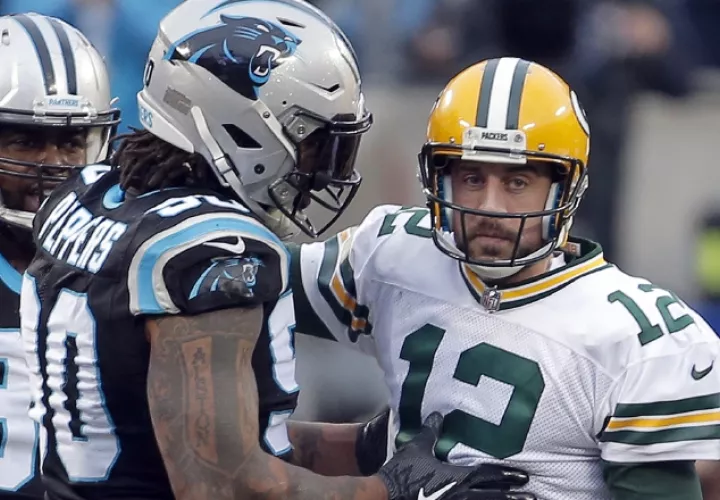 Frente a Carolina, Rodgers hizo buenos 26 de 45 pases para 290 yardas. /Foto AP