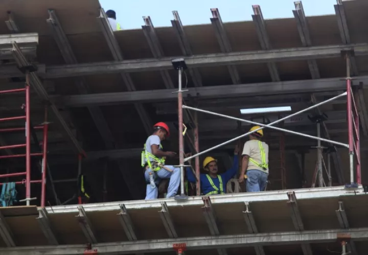 Según Manpower, para el 2018 existe una contracción en la contratación en el sector construcción, lo que coincide con la baja de 12% en contratos por obra determinada. /Foto Archivo