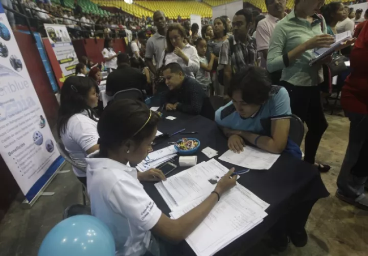 Sindicatos denuncian que salario no alcanza;  y  empresarios, que podría aumentar desempleo. /Foto Archivo
