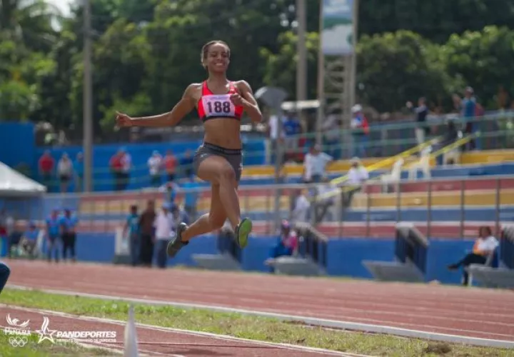 Nathalee Aranda ganó oro y estableció nuevo récord en el salto de longitud. Foto Pandeportes / Cop