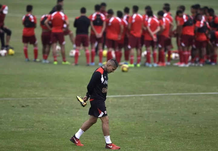Paolo Guerrero en el entrenamiento de Perú.