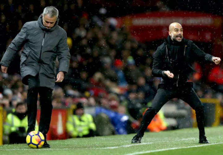 Mourinho (izq.) y Guardiola. Foto:AP