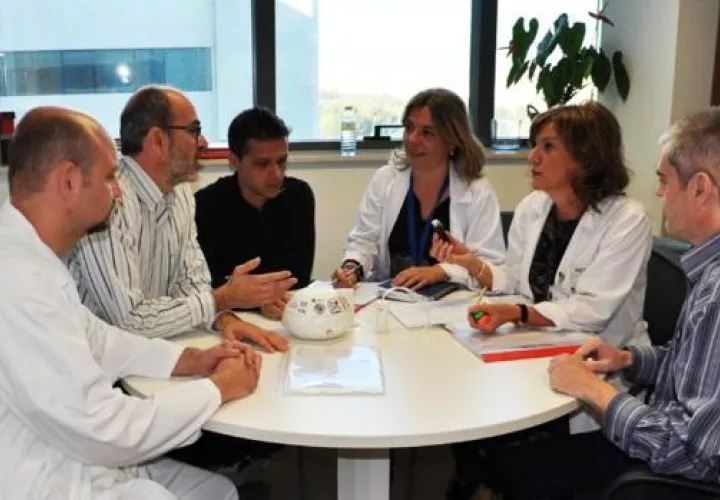 El equipo de investigadores junto al prototipo. ABC