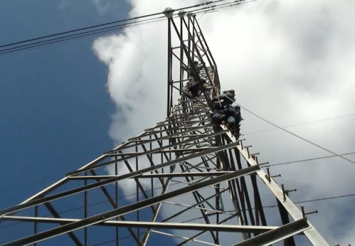 SIEPAC es el primer sistema de transmisión eléctrica.
