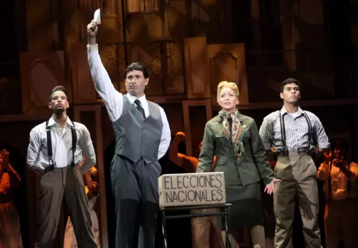 Las luces y sombras en la vida de Evita de Perón, fueron llevados al tablado. ''Evita' es la producción No. 10 de Gina Faarup de Cochez. A. Herrera y J. Arosemena