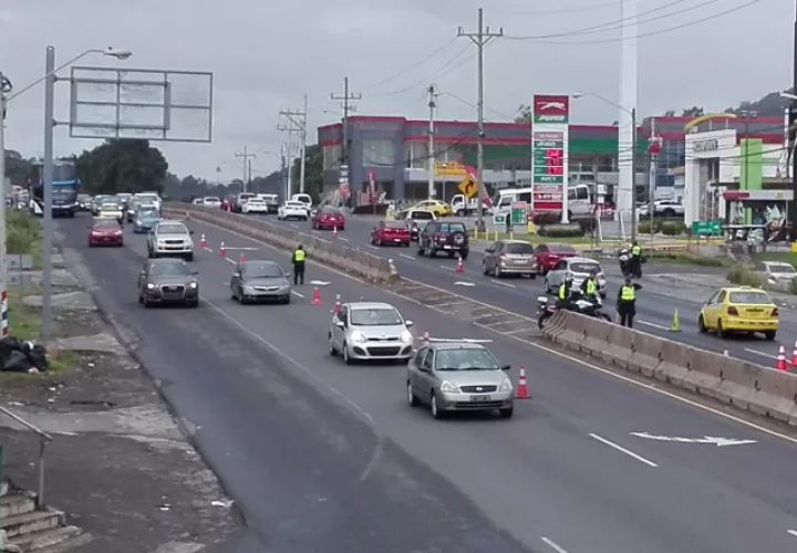 Inversión de carriles empezó dos horas después de lo programado. Cortesía