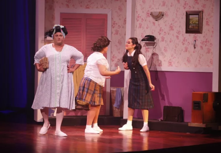 Aarón Zebede como Edna Turnblad, la madre de Tracy. Una mujer "de pelo en pecho". Apoyó a su hija siempre, le levantó la autoestima. /Foto Josué Arosemena