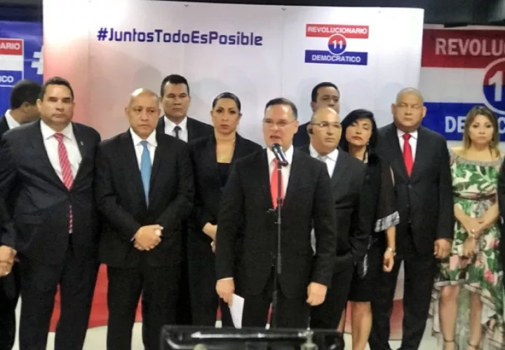 Rodeado de miembros del CEN del PRD, el diputado Pedro Miguel González pidió la alianza con CD.