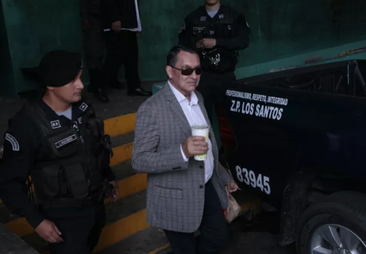 Algunos familiares acompañaron a la autoridad a su audiencia. /Foto Víctor Arosemena