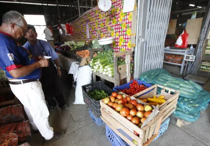 Representantes de los consumidores han dado a conocer que mientras la Cadena de Frío no funcione adecuadamente,  tendrán que pagar el alto costo de los alimentos. /Foto Archivo.